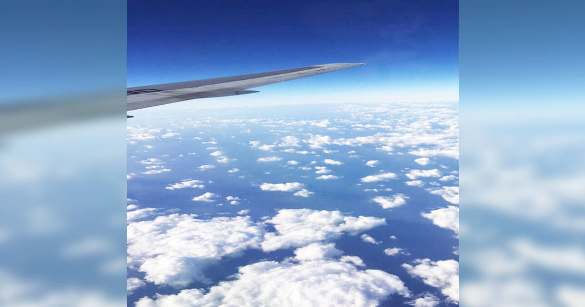 飛行機から見た空