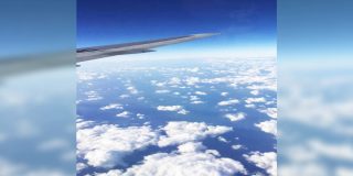 飛行機から見た空